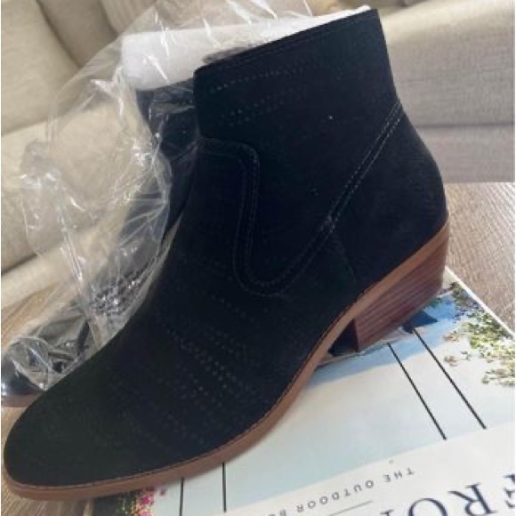 1 State ankle booties brand new in box. Size 11. - Picture 3 of 4